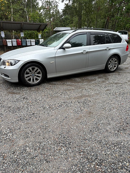 BMW 325i 3 of 5