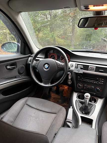 BMW 325i 5 of 5