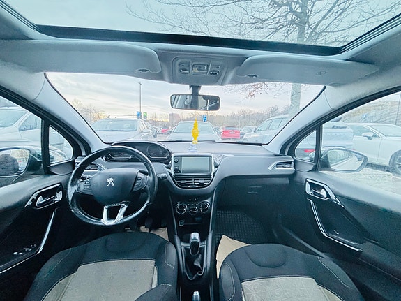 Peugeot 208 7 of 8