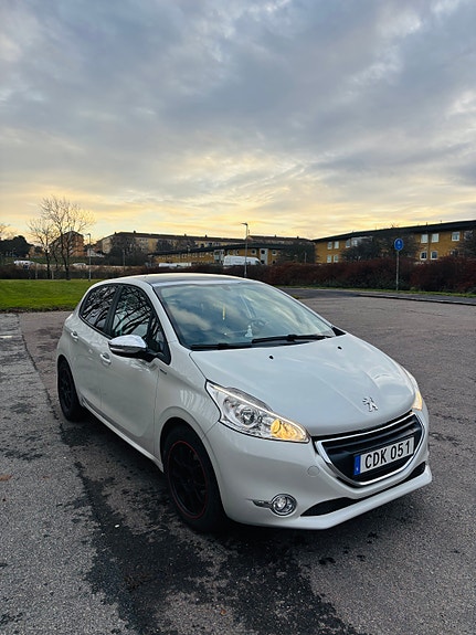 Peugeot 208 5 of 8
