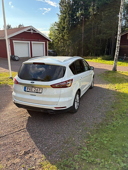 Ford S-MAX 4 of 5