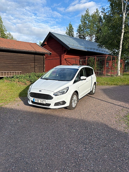 Ford S-MAX 2 of 5