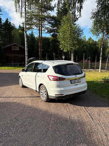 Ford S-MAX 3 of 5
