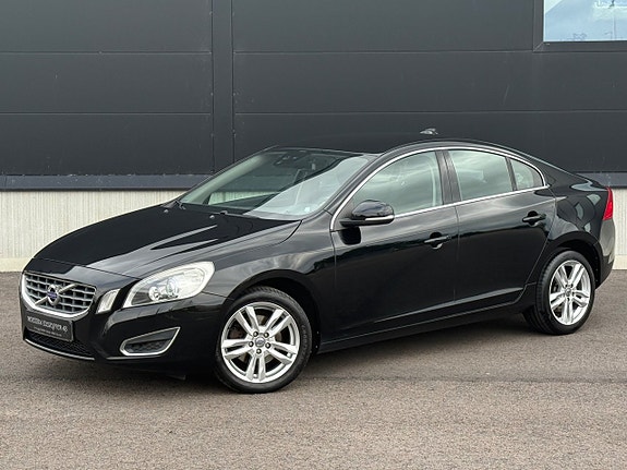 Volvo S60 2 of 5