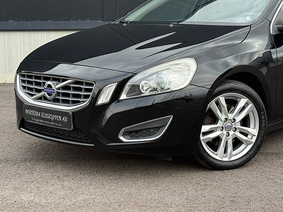 Volvo S60 3 of 5