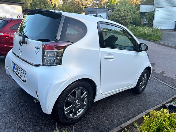 Toyota IQ 3 of 8