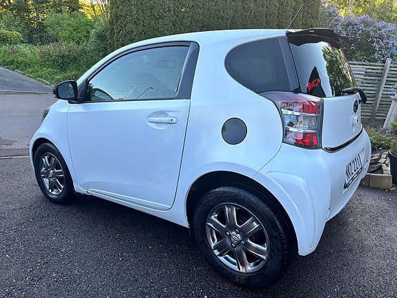 Toyota IQ 2 of 8