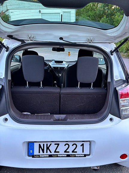Toyota IQ 6 of 8