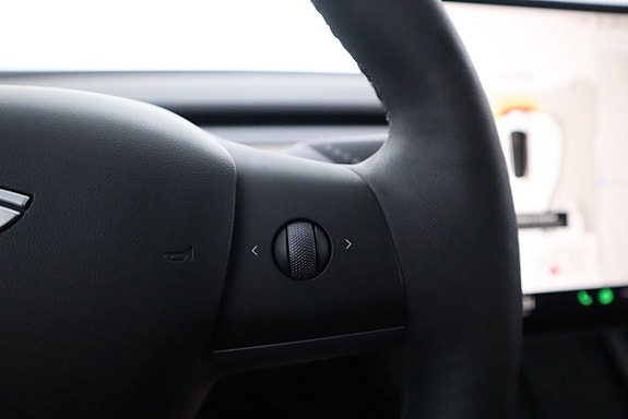Tesla Model 3 15 of 21