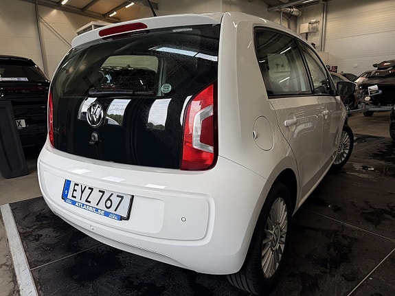 Volkswagen UP! 4 of 5