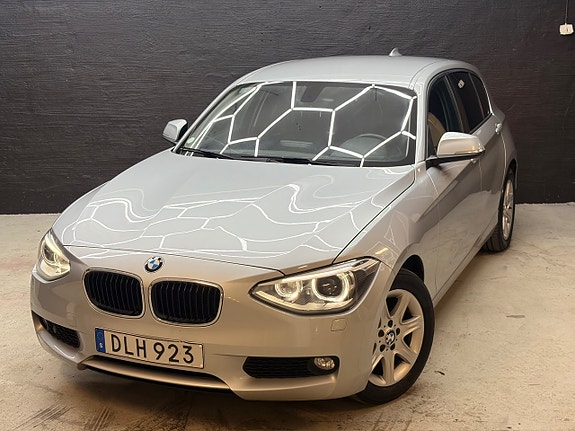 BMW 118d 2 of 5