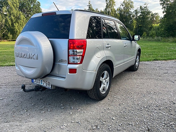 Suzuki Grand Vitara 3 of 5