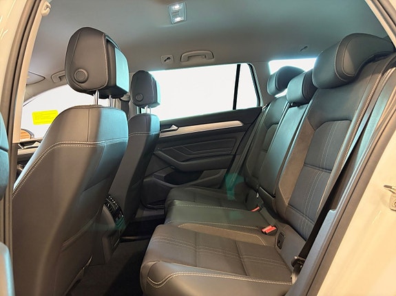 Volkswagen Passat Alltrack 14 of 21