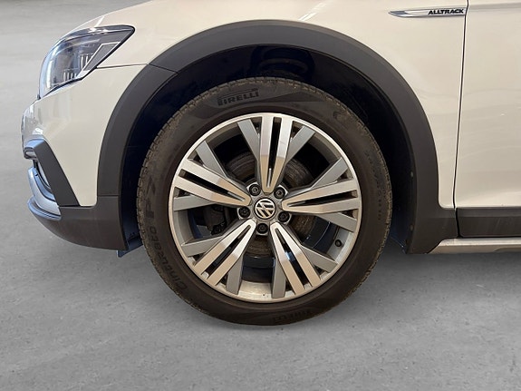 Volkswagen Passat Alltrack 8 of 21