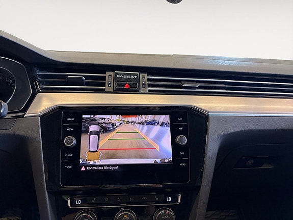 Volkswagen Passat Alltrack 18 of 21