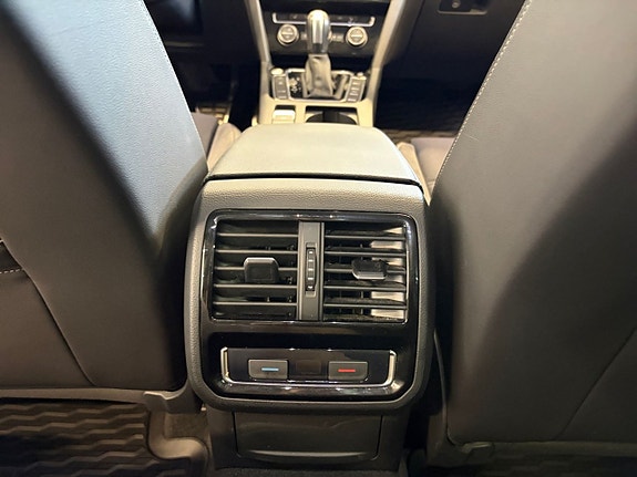 Volkswagen Passat Alltrack 19 of 21