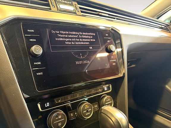 Volkswagen Passat Alltrack 17 of 21