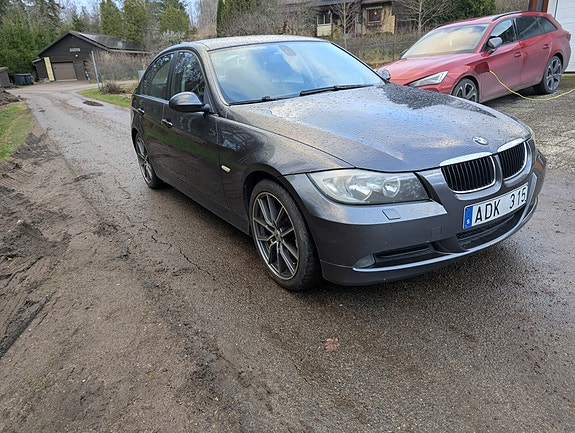 BMW 318i 2 of 5
