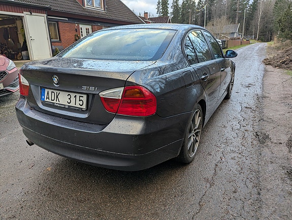 BMW 318i 3 of 5