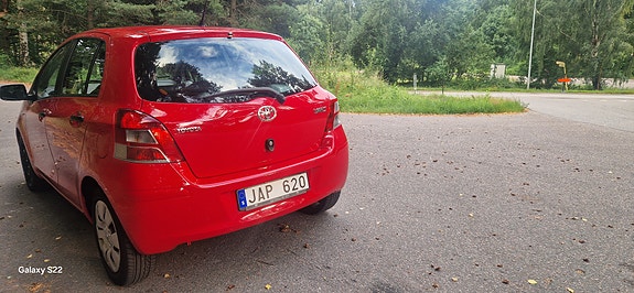 Toyota Yaris 4 of 6