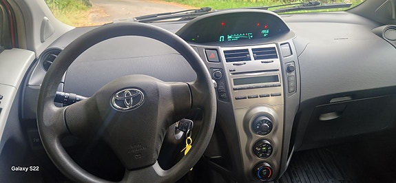 Toyota Yaris 6 of 6