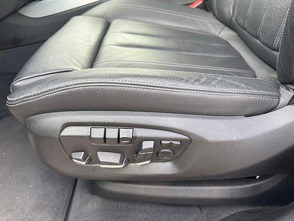 BMW X5 2 of 5