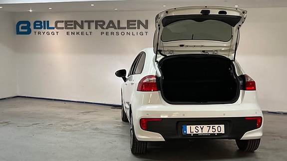Kia Rio 8 of 19