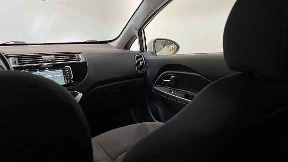 Kia Rio 12 of 19