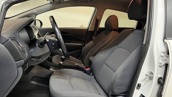 Kia Rio 9 of 19