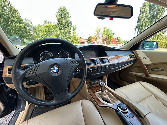BMW 523i 5 of 5