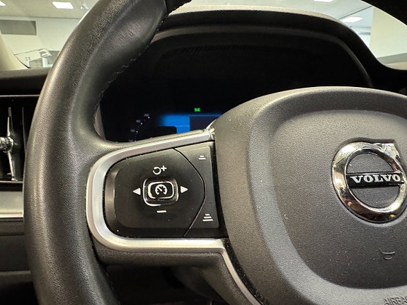 Volvo XC60 12 of 18