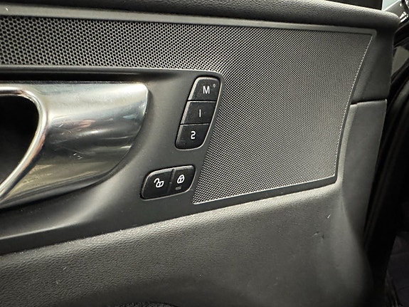 Volvo XC60 13 of 18