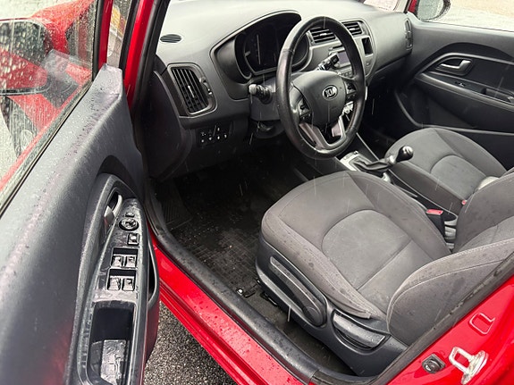Kia Rio 7 of 10