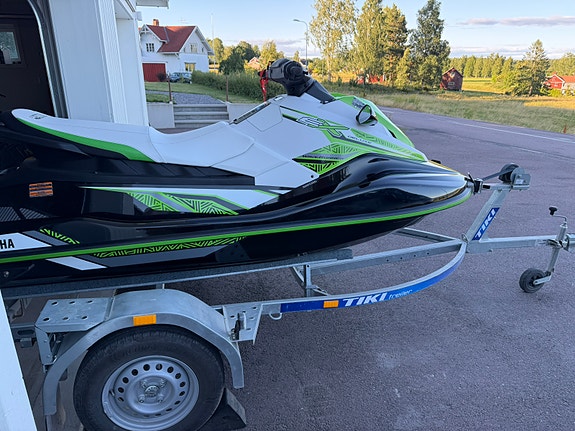 Yamaha WaveRunner EX Deluxe 4 of 4