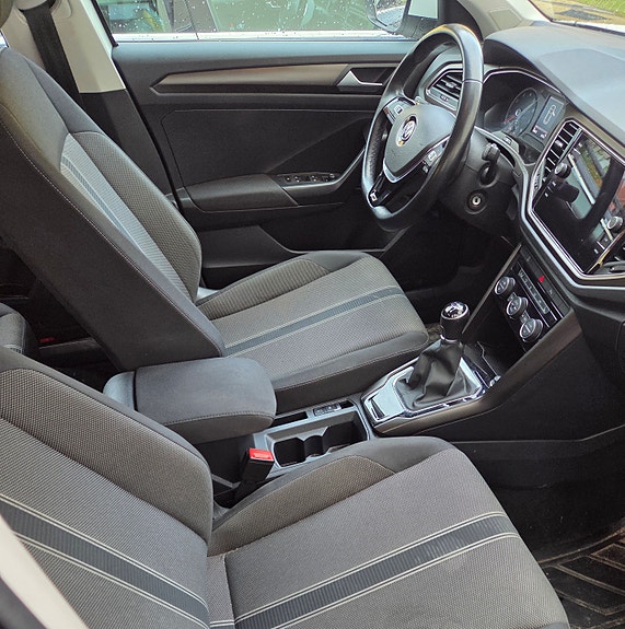 Volkswagen T-Roc 7 of 10