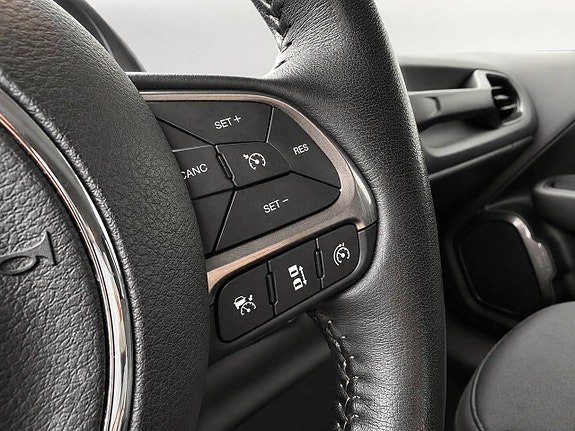 Jeep Renegade 14 of 14