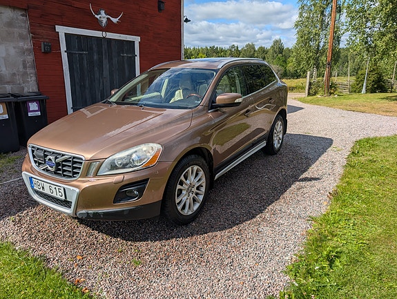 Volvo XC60 2 of 5