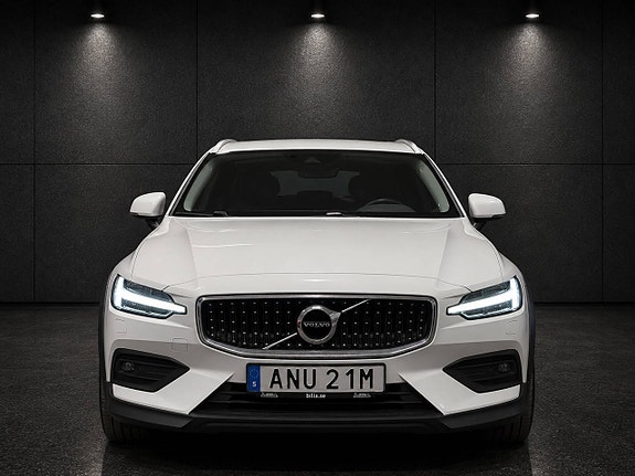 Volvo V60 Cross Country 3 of 5