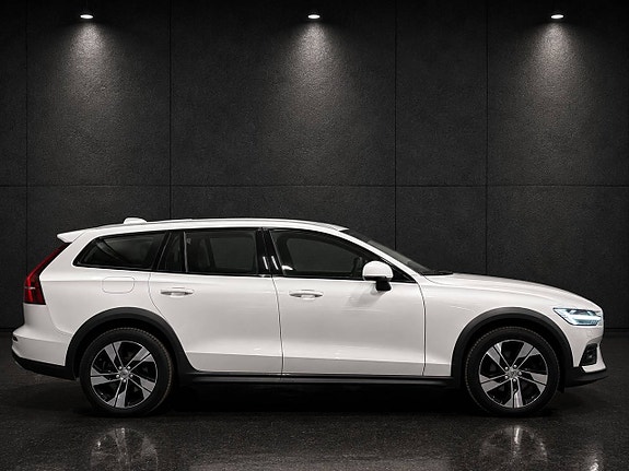 Volvo V60 Cross Country 4 of 5