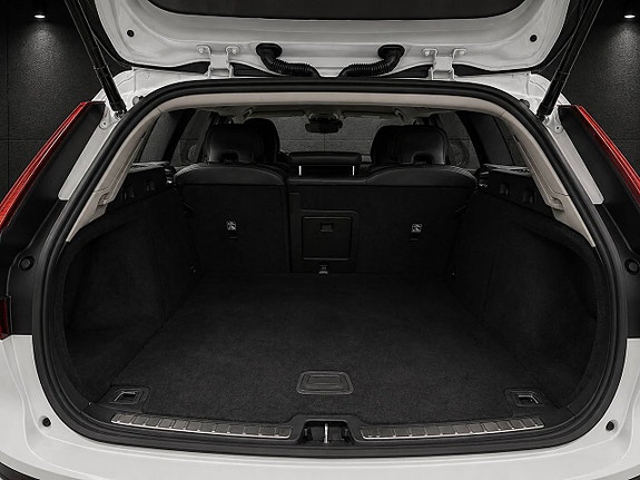 Volvo V60 Cross Country 8 of 14