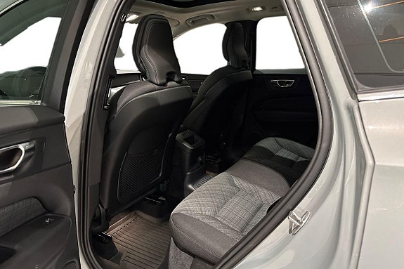 Volvo XC60 13 of 28