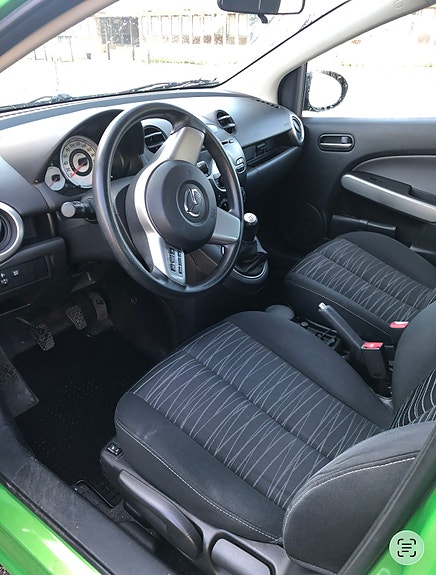 Mazda 2 5 of 6