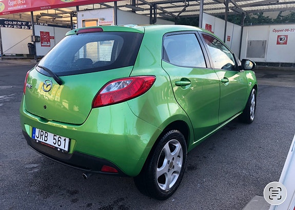 Mazda 2 4 of 6