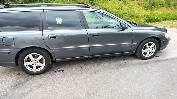 Volvo V70 2 of 4