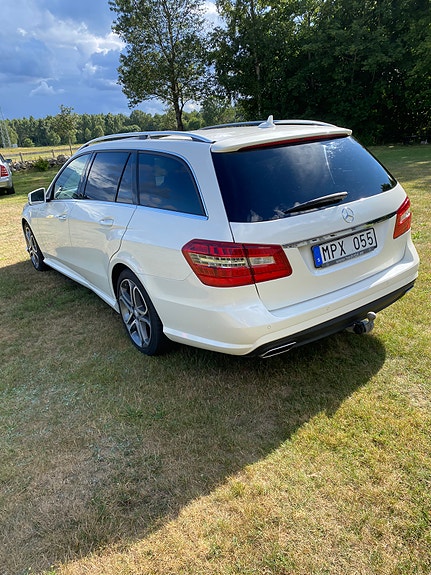 Mercedes-Benz E350 4 of 5