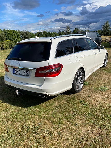 Mercedes-Benz E350 3 of 5
