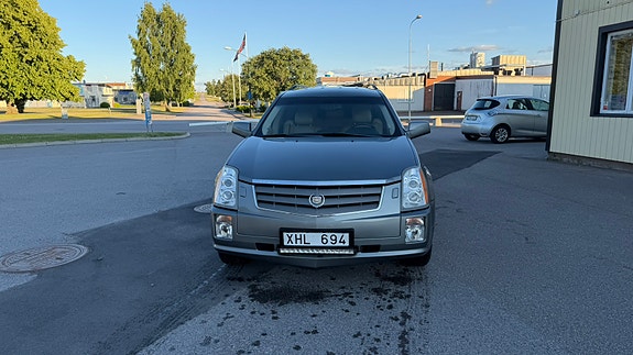 Cadillac SRX 3 of 5