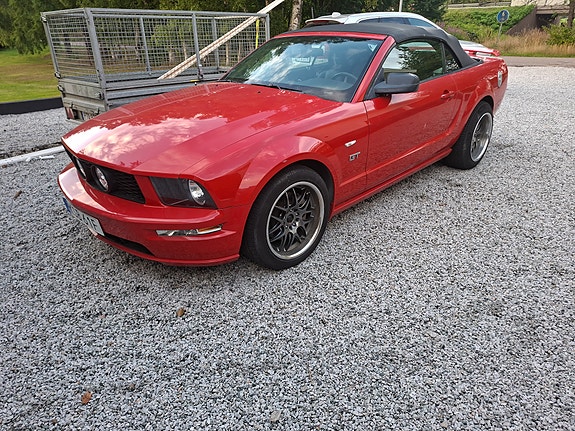Ford Mustang 2 of 4