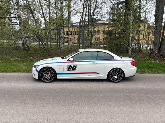BMW 335i 4 of 5
