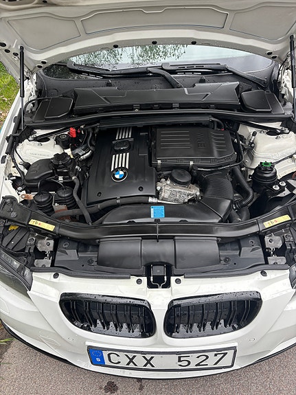 BMW 335i 3 of 5